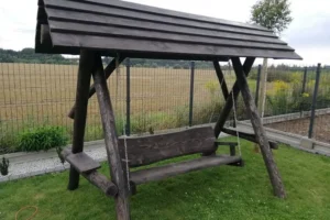 Huśtawka ogrodowa z bali - Realizacja 12 OczkoMeble